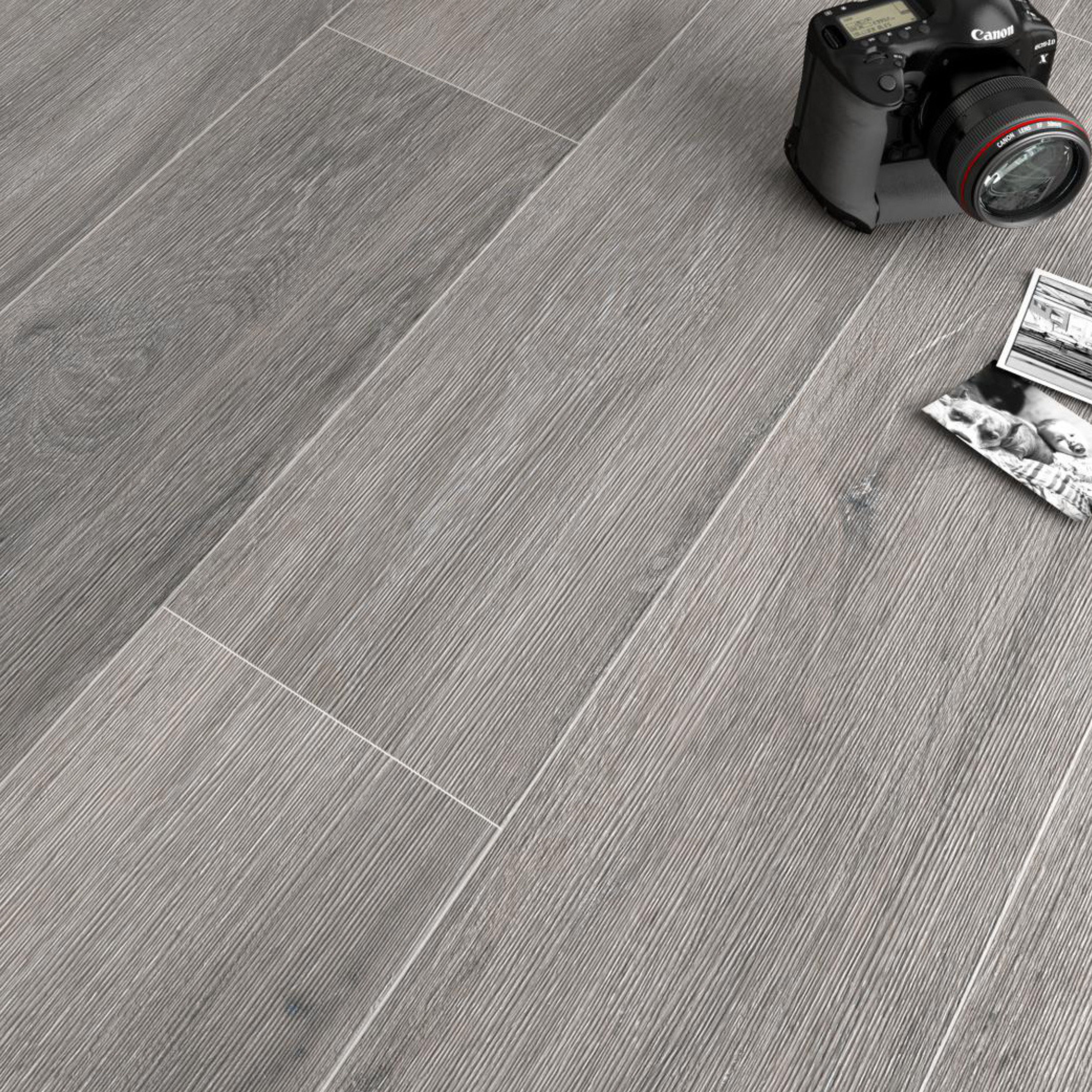 Morten Ash Natural Wood Effect Tile floor - ROCCIA Outlet